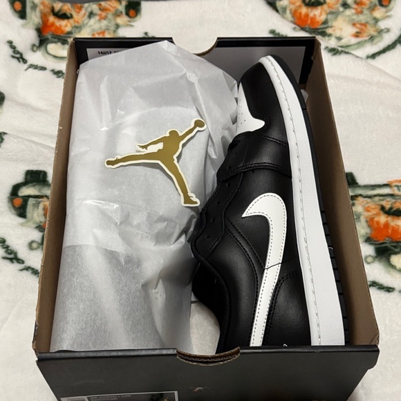 Jordan Men's Black and White Sneakers - Picture 6 of 6